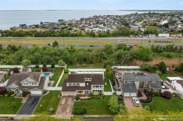 152 Pace Drive S, West Islip, NY 11795