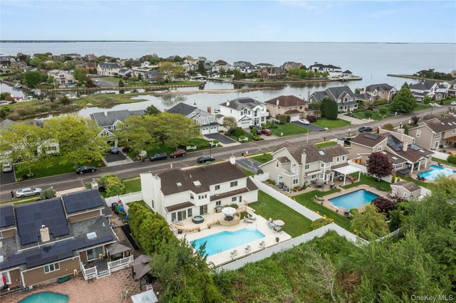 152 Pace Drive S, West Islip, NY 11795