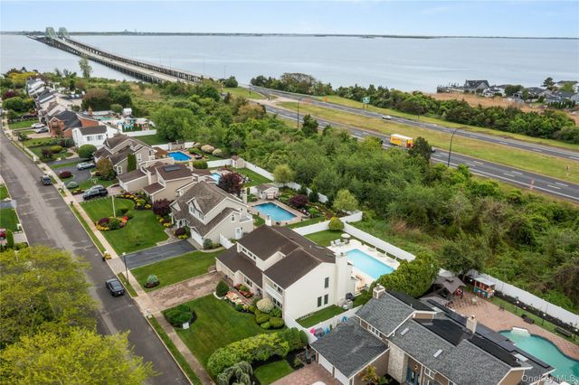 152 Pace Drive S, West Islip, NY 11795