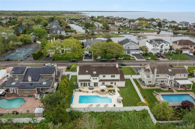 152 Pace Drive S, West Islip, NY 11795