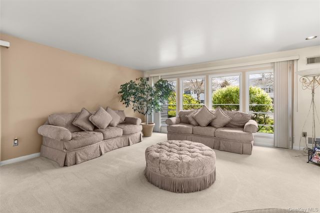 152 Pace Drive S, West Islip, NY 11795