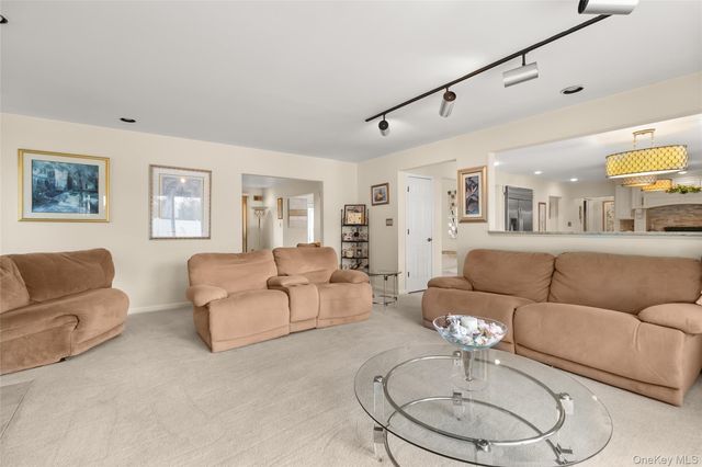 152 Pace Drive S, West Islip, NY 11795