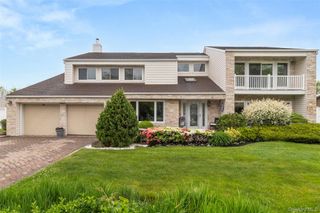 152 Pace Drive S, West Islip, NY 11795