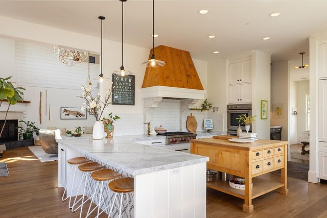 365 Race Horse Lane, Watsonville, CA 95076