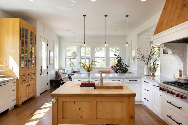 365 Race Horse Lane, Watsonville, CA 95076