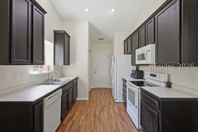 676 Farm Lake Dr, Bluffton, SC 29910