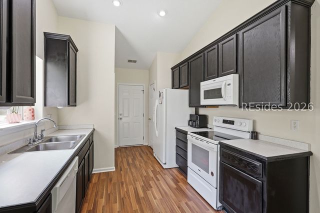 676 Farm Lake Dr, Bluffton, SC 29910