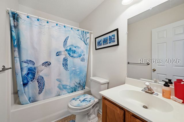 676 Farm Lake Dr, Bluffton, SC 29910