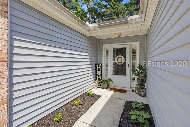 676 Farm Lake Dr, Bluffton, SC 29910