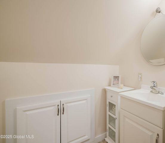 87 Hollywood Avenue, Albany, NY 12208