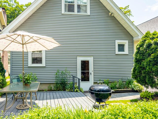87 Hollywood Avenue, Albany, NY 12208
