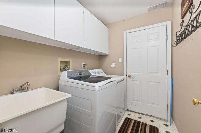 909 S Branch Dr, Readington Twp., NJ 08889