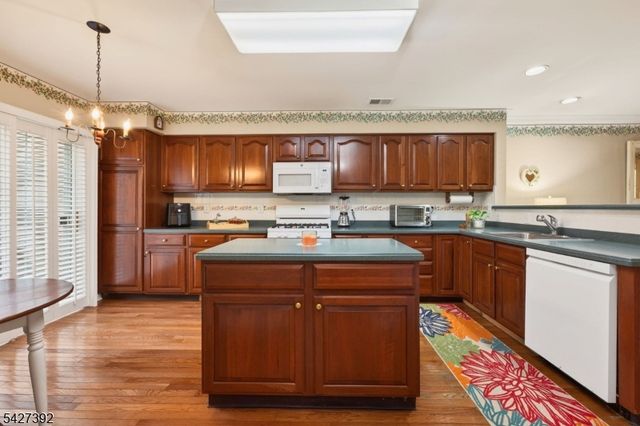 909 S Branch Dr, Readington Twp., NJ 08889