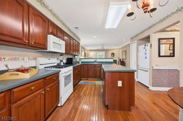 909 S Branch Dr, Readington Twp., NJ 08889