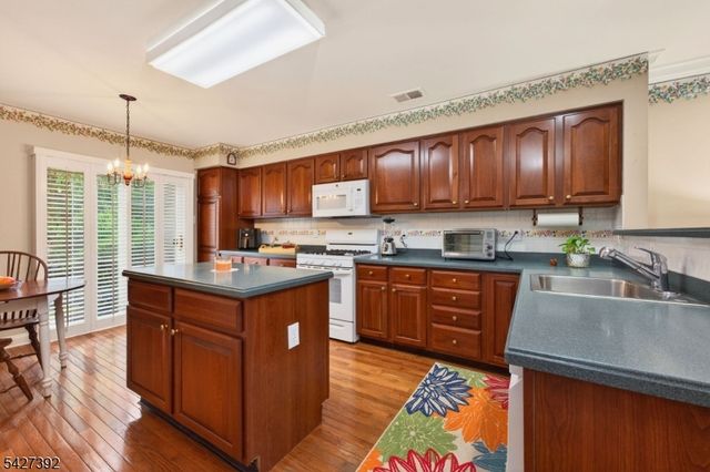 909 S Branch Dr, Readington Twp., NJ 08889