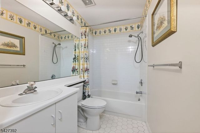 909 S Branch Dr, Readington Twp., NJ 08889