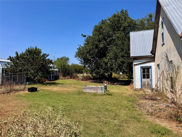 700 Avenue H, Blanket, TX 76432