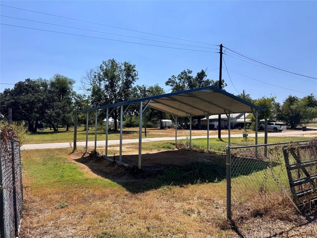 700 Avenue H, Blanket, TX 76432