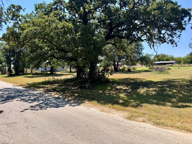 700 Avenue H, Blanket, TX 76432