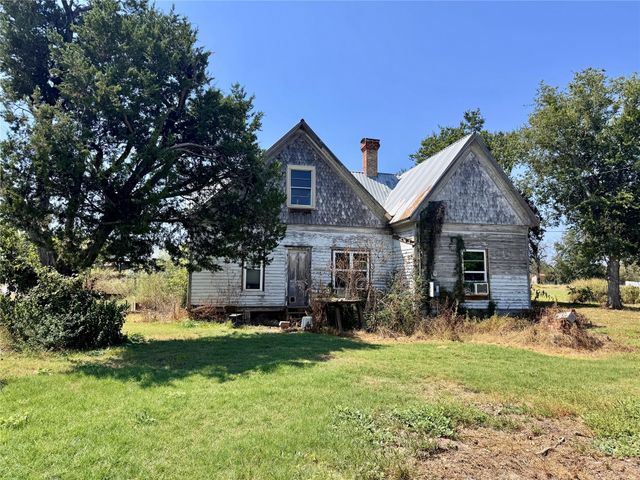 700 Avenue H, Blanket, TX 76432