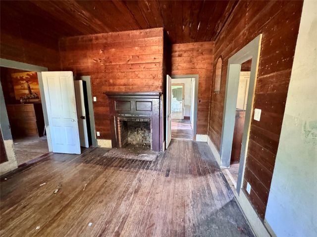 700 Avenue H, Blanket, TX 76432