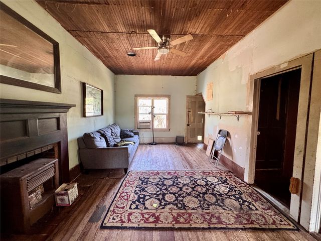 700 Avenue H, Blanket, TX 76432