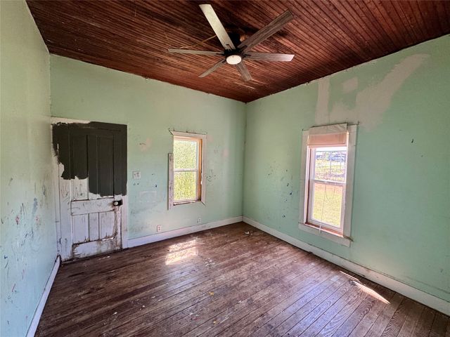 700 Avenue H, Blanket, TX 76432