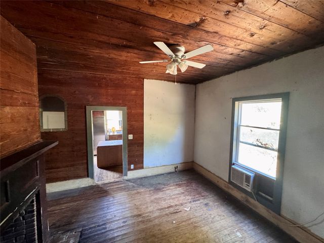 700 Avenue H, Blanket, TX 76432