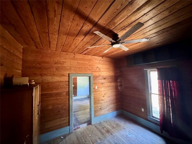 700 Avenue H, Blanket, TX 76432