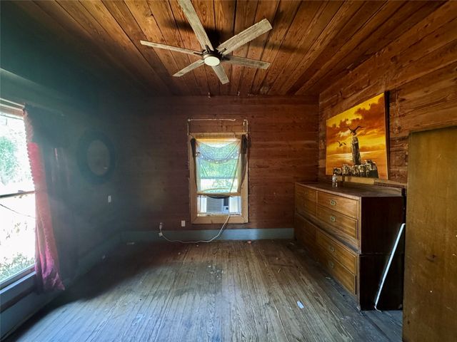 700 Avenue H, Blanket, TX 76432