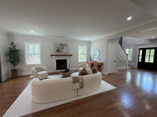 1172 Washington St, Holliston, MA 01746
