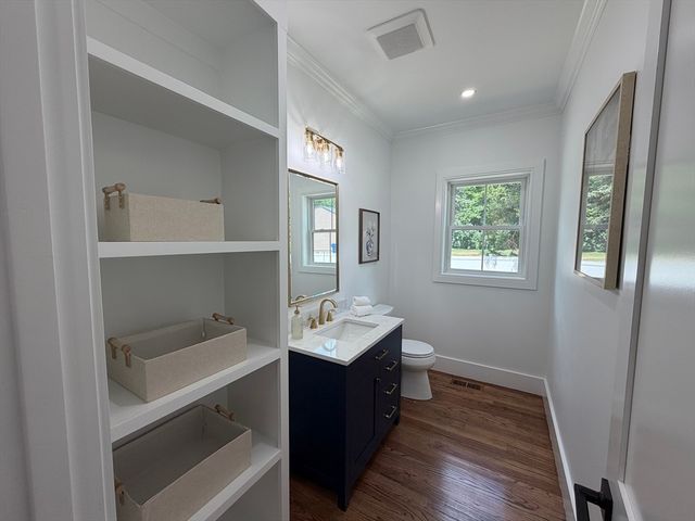1172 Washington St, Holliston, MA 01746