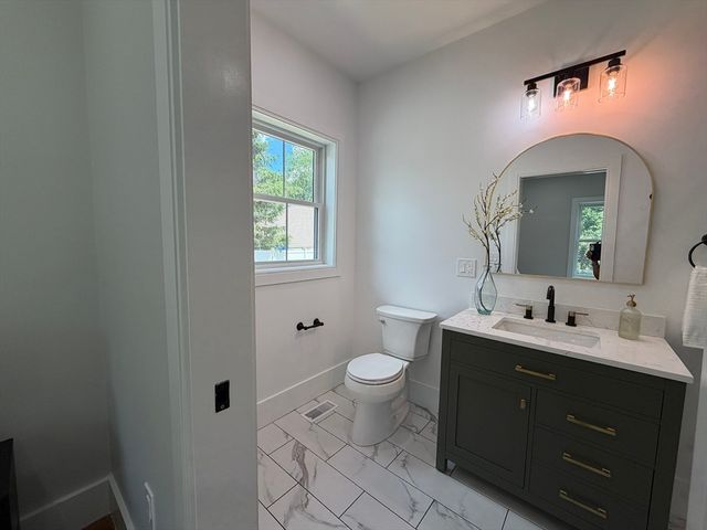 1172 Washington St, Holliston, MA 01746