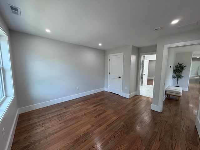 1172 Washington St, Holliston, MA 01746