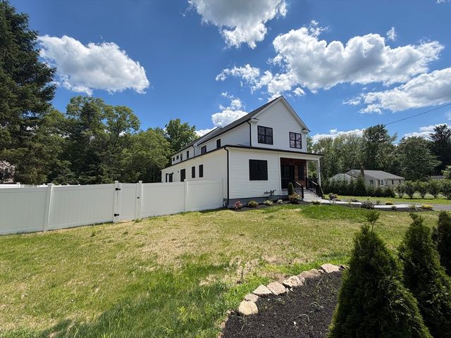 1172 Washington St, Holliston, MA 01746