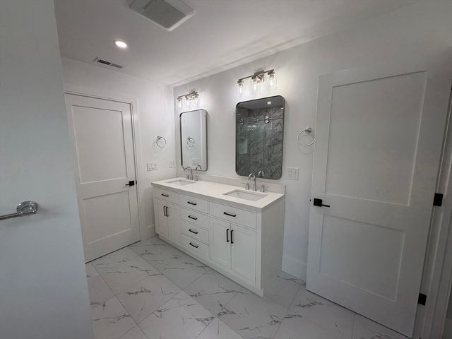 1172 Washington St, Holliston, MA 01746