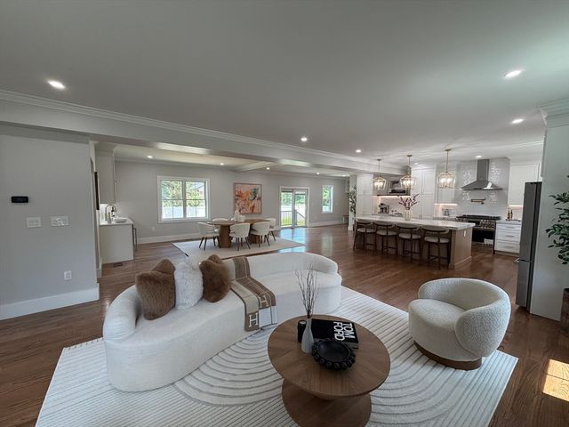 1172 Washington St, Holliston, MA 01746