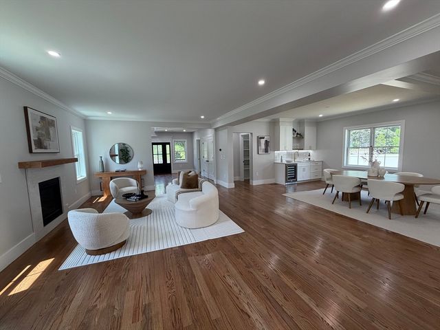 1172 Washington St, Holliston, MA 01746