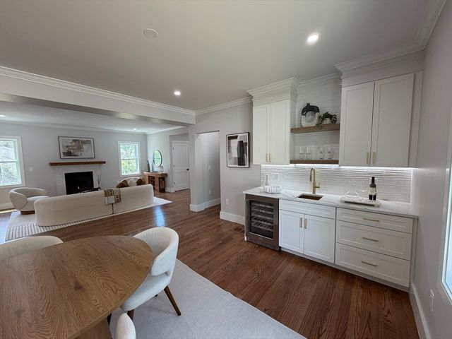 1172 Washington St, Holliston, MA 01746