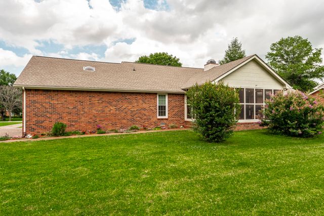 112 Arrowhead Dr, Hendersonville, TN 37075