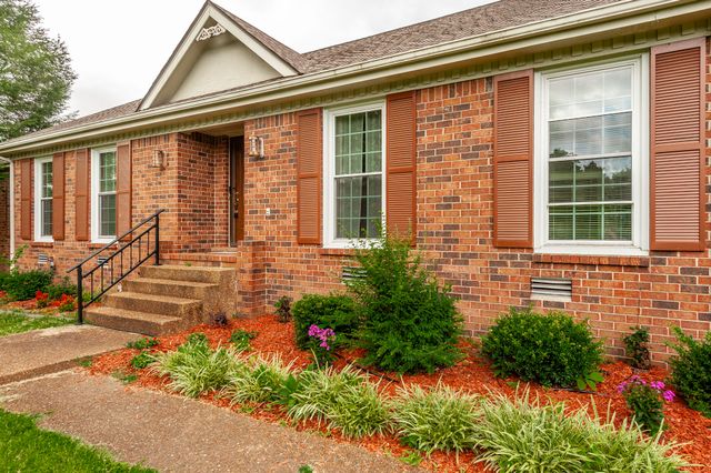 112 Arrowhead Dr, Hendersonville, TN 37075