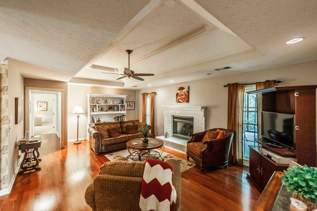 112 Arrowhead Dr, Hendersonville, TN 37075