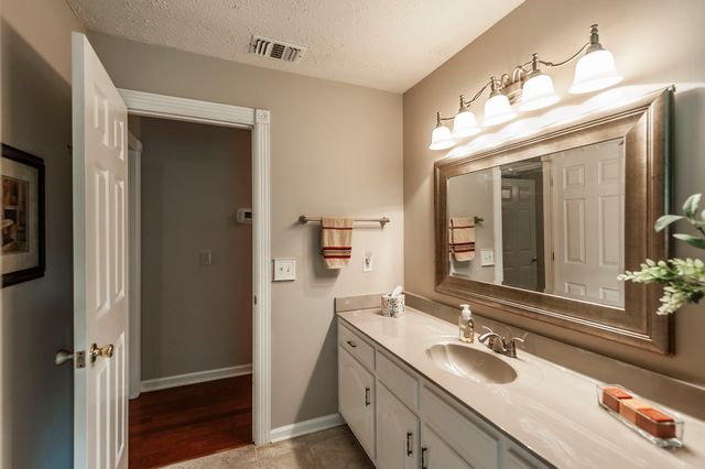 112 Arrowhead Dr, Hendersonville, TN 37075
