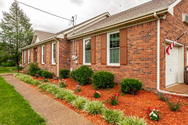 112 Arrowhead Dr, Hendersonville, TN 37075