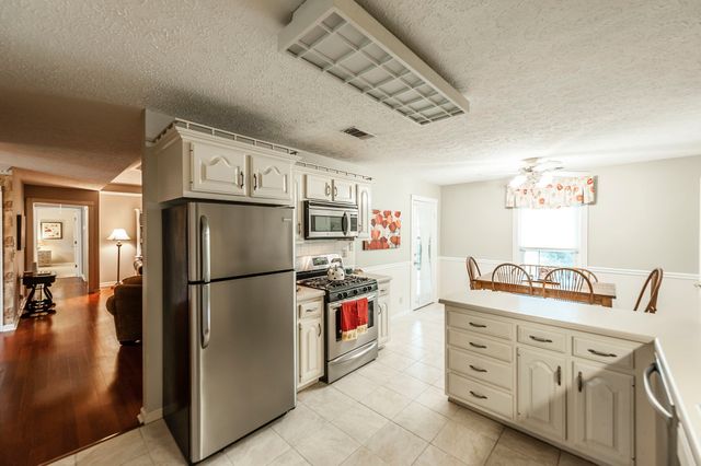 112 Arrowhead Dr, Hendersonville, TN 37075