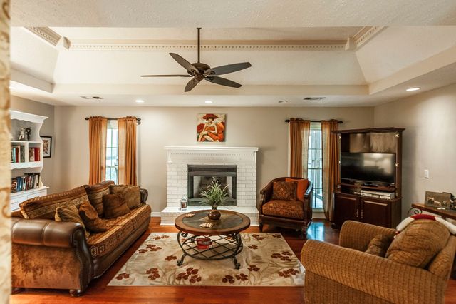 112 Arrowhead Dr, Hendersonville, TN 37075