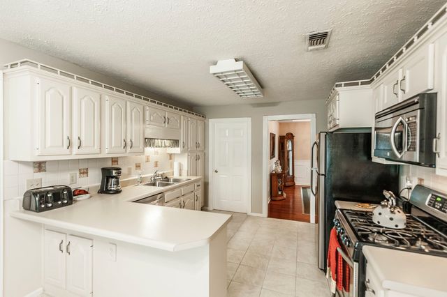 112 Arrowhead Dr, Hendersonville, TN 37075