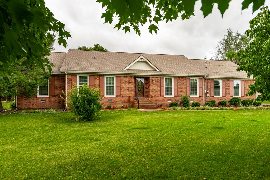 112 Arrowhead Dr, Hendersonville, TN 37075