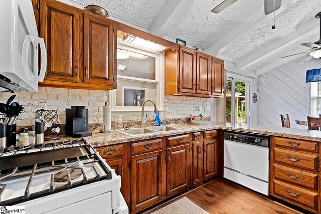 222 Jared Drive, Laurens, SC 29360