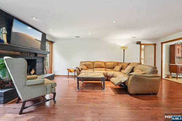 23 Herlihy Drive, Mahwah, NJ 07430